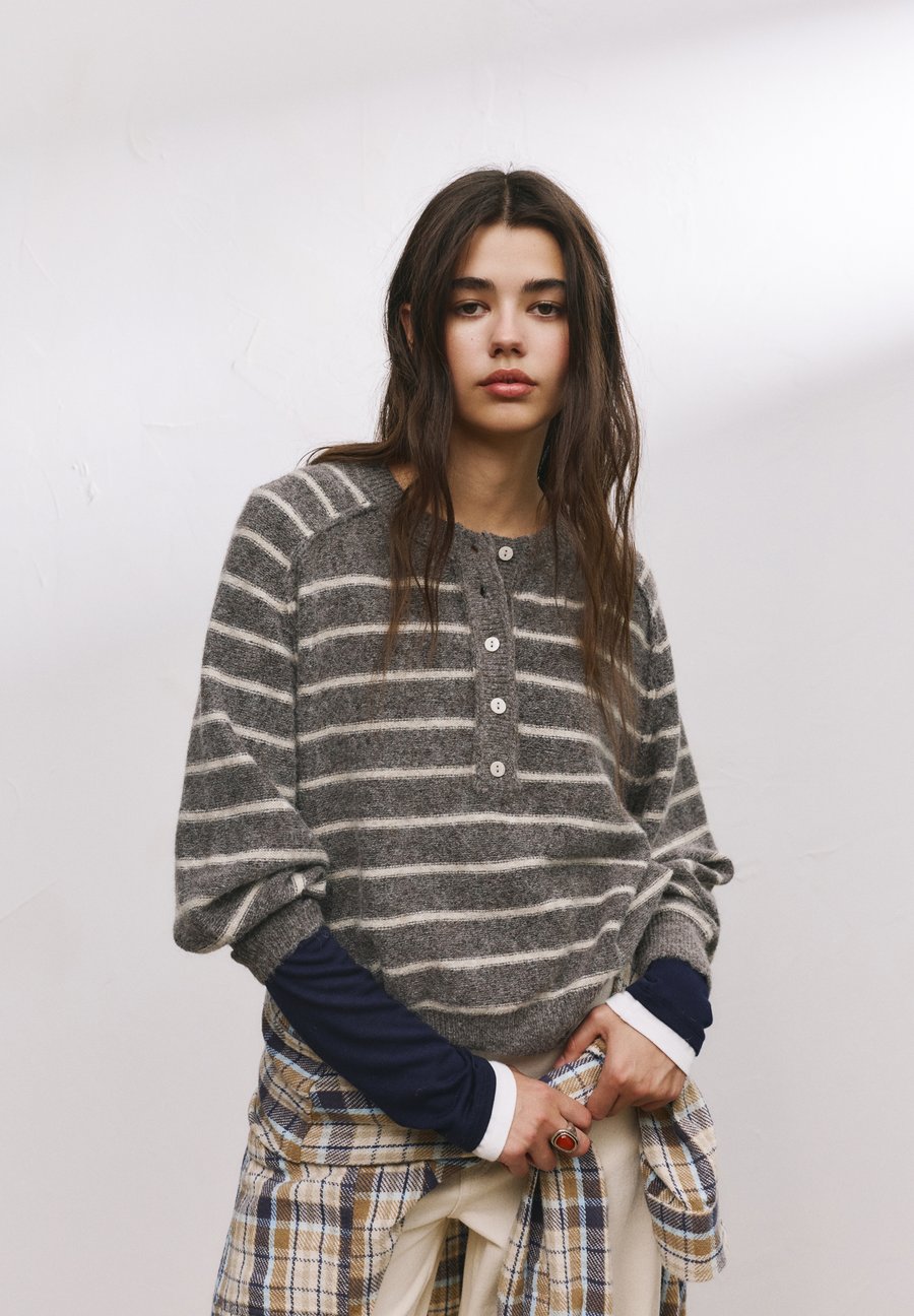 Джемпер PULL&BEAR Jumper, Brown
Джемпер PULL&BEAR Jumper, Brown