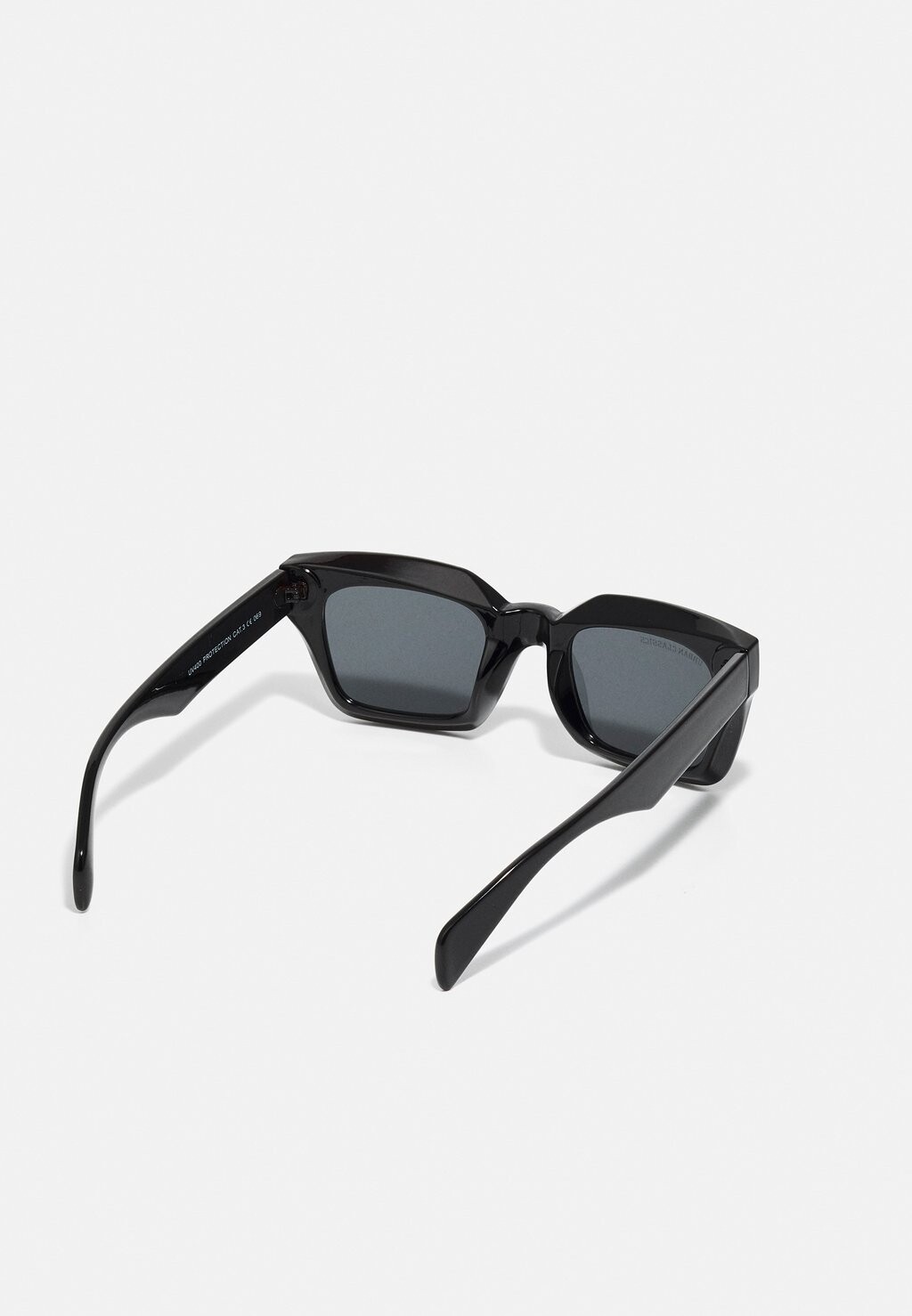 Солнцезащитные очки ПОРОС С ЦЕПЬЮ УНИСЕКС Urban Classics, черный
Солнцезащитные очки ПОРОС С ЦЕПЬЮ УНИСЕКС Urban Classics, черный