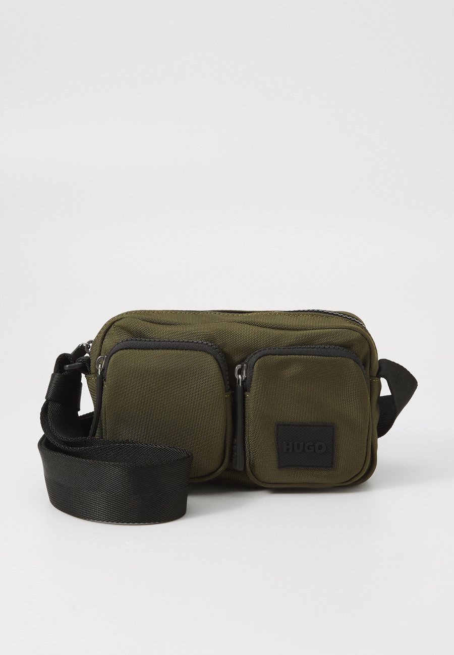 Сумка кросс-боди HUGO ETHON 3.0 POCKET, Open Green/Green
Сумка кросс-боди HUGO ETHON 3.0 POCKET, Open Green/Green