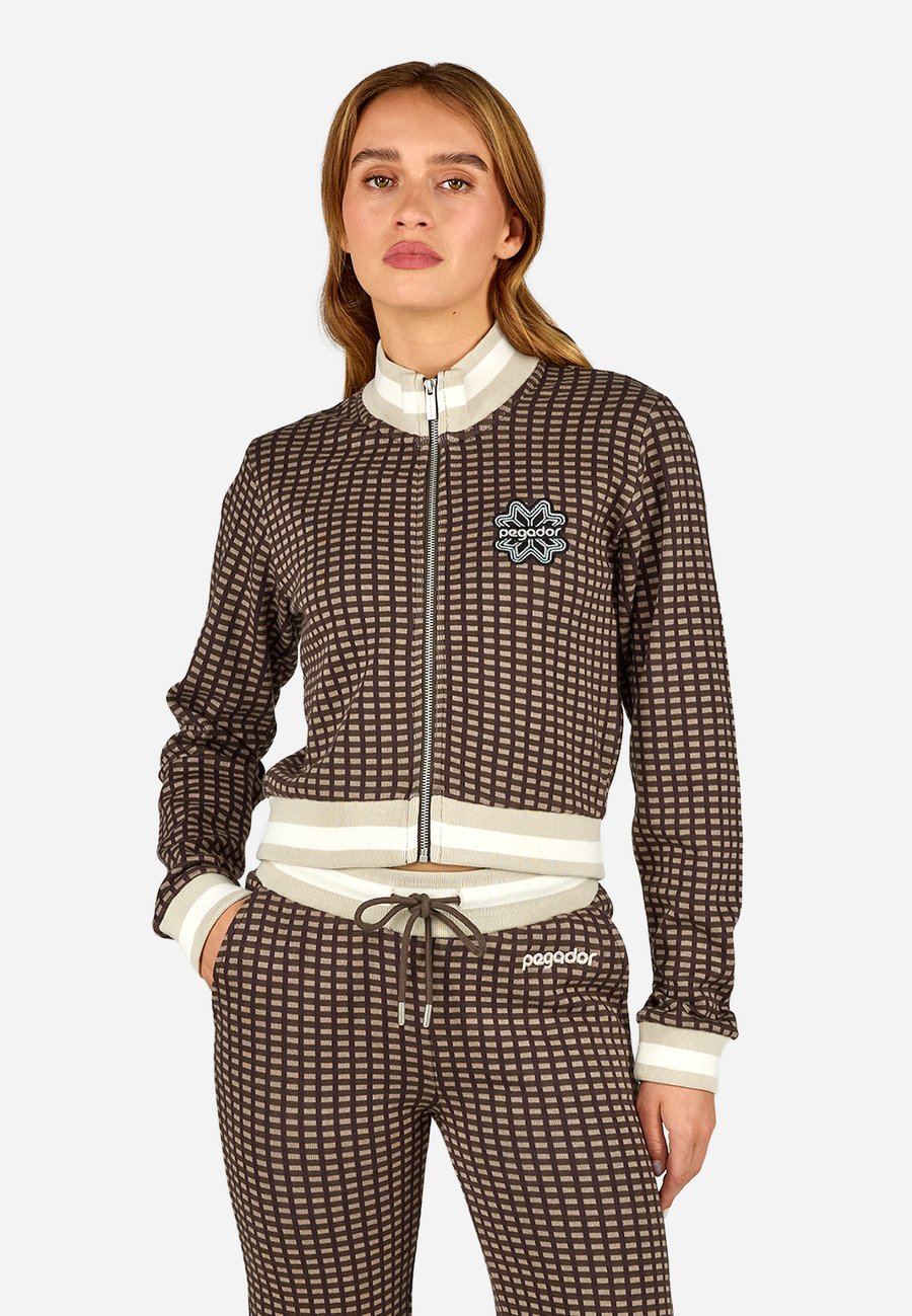 Кардиган Pegador FERRARA, Washed Walnut Brown/Bleached Denim
Кардиган Pegador FERRARA, Washed Walnut Brown/Bleached Denim