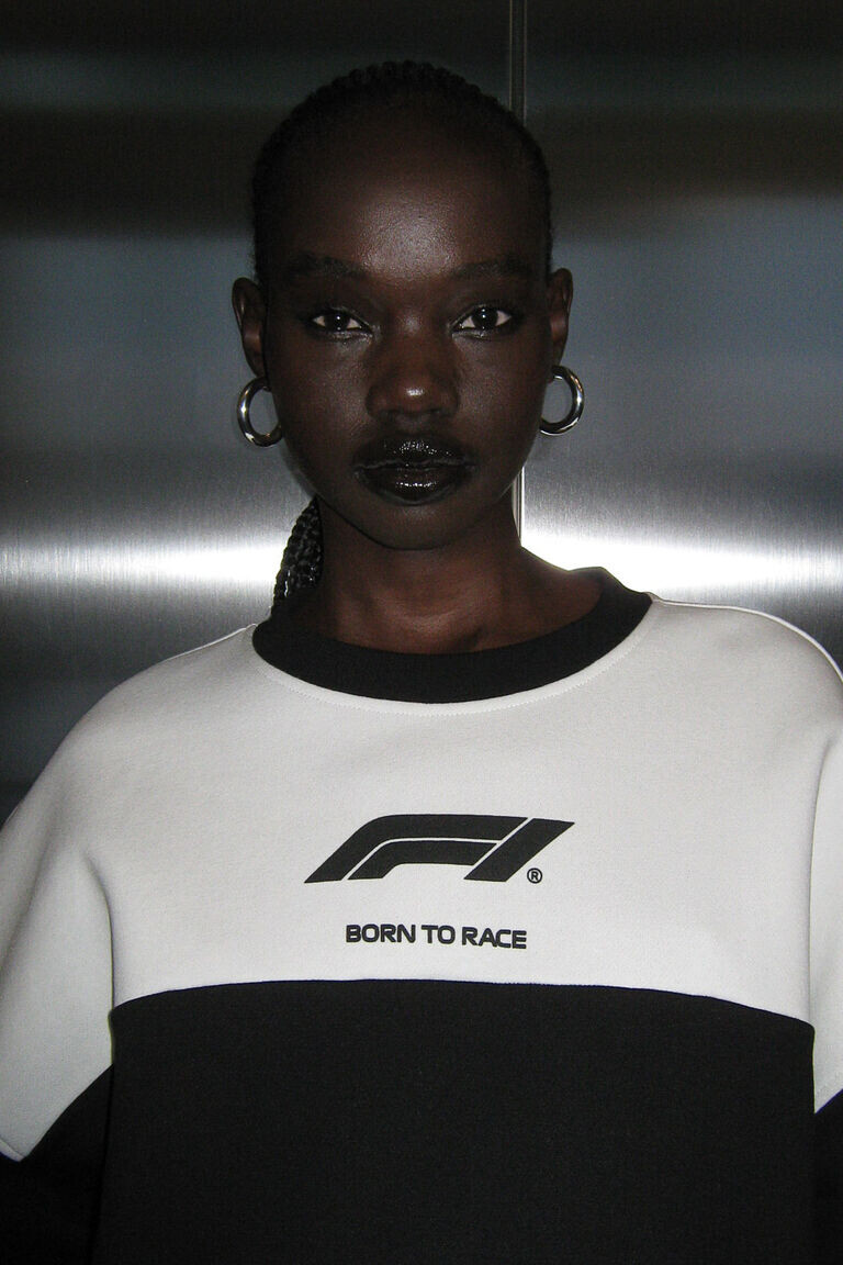 Толстовка оверсайз с принтом H&M, черный
Толстовка оверсайз с принтом H&M, черный