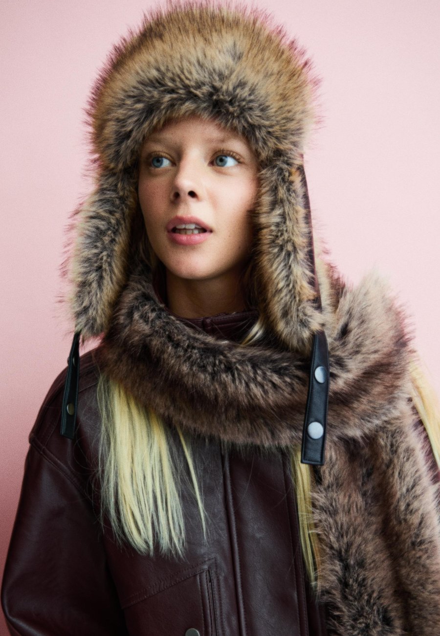 Шарф Bershka STOLE, Sand
Шарф Bershka STOLE, Sand