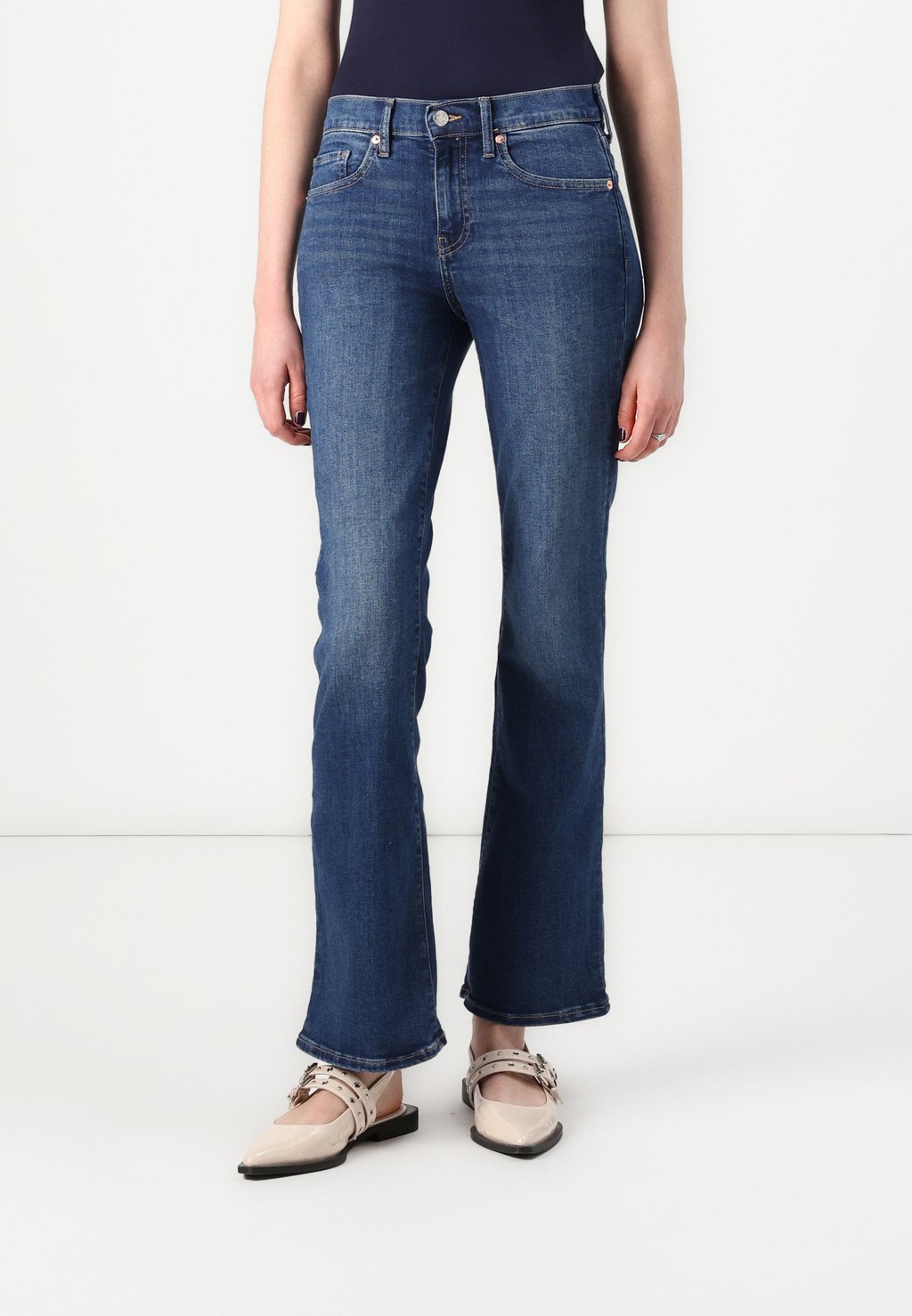 Расклешенные джинсы BABY BOOT CALLIOPE GAP, цвет Medium Wash
Расклешенные джинсы BABY BOOT CALLIOPE GAP, цвет Medium Wash