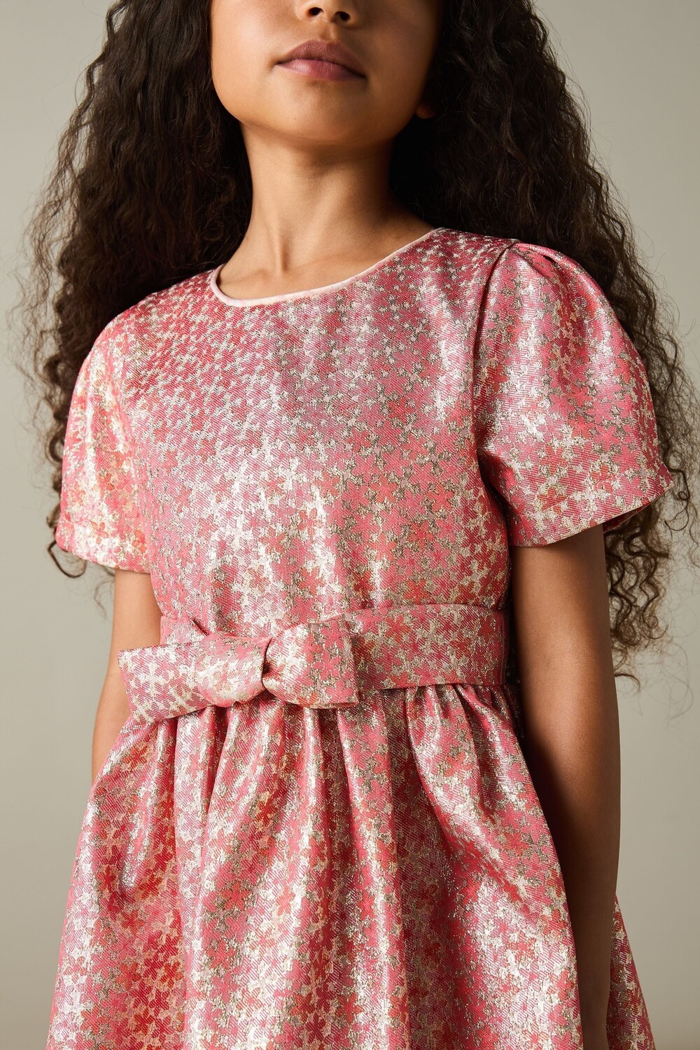 Платье Leomie в цветочек fil coupé Reiss, розовый
Платье Leomie в цветочек fil coupé Reiss, розовый