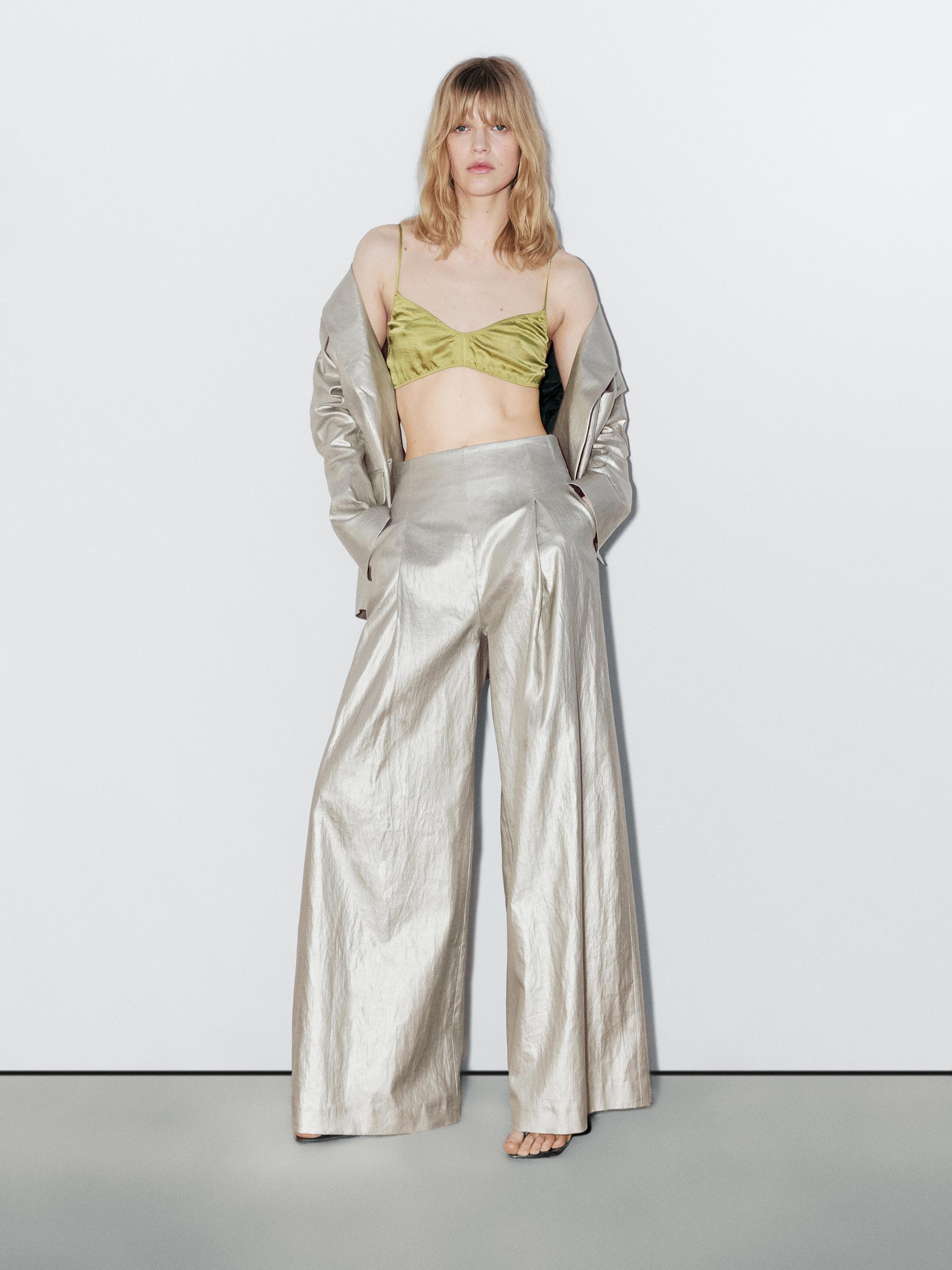 Бюстгальтер с треугольными чашечками из атласа, присборенный - студия Massimo Dutti, лаймовый
Бюстгальтер с треугольными чашечками из атласа, присборенный - студия Massimo Dutti, лаймовый