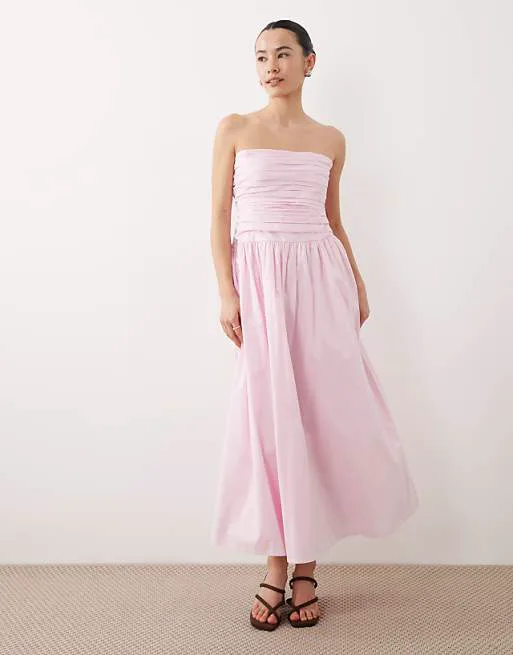 Нежно-розовое платье миди-бандо со сборками Nothing's Child Petite Ariella Case
Нежно-розовое платье миди-бандо со сборками Nothing's Child Petite Ariella Case