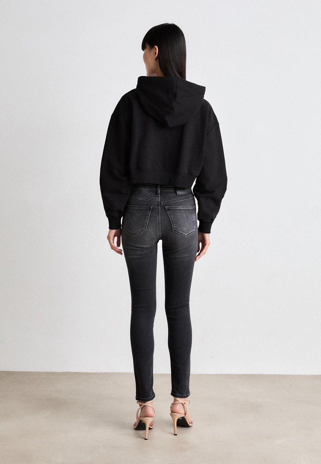 Джинсы облегающие HIGH RISE Calvin Klein Jeans, черный
Джинсы облегающие HIGH RISE Calvin Klein Jeans, черный