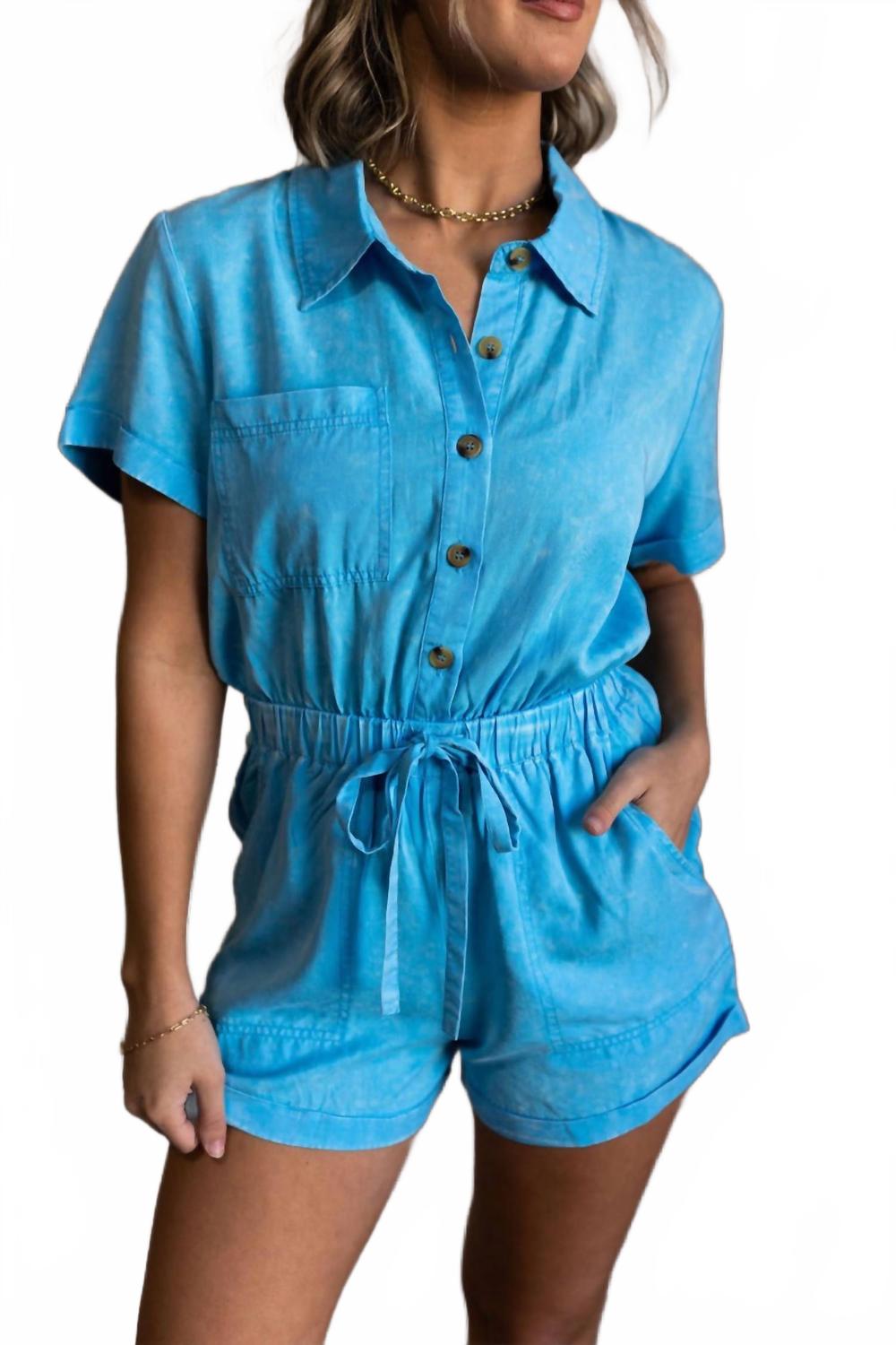 Делила укороченный комбинезон с коротким рукавом в небесно-голубом цвете Love You Bunches
Делила укороченный комбинезон с коротким рукавом в небесно-голубом цвете Love You Bunches