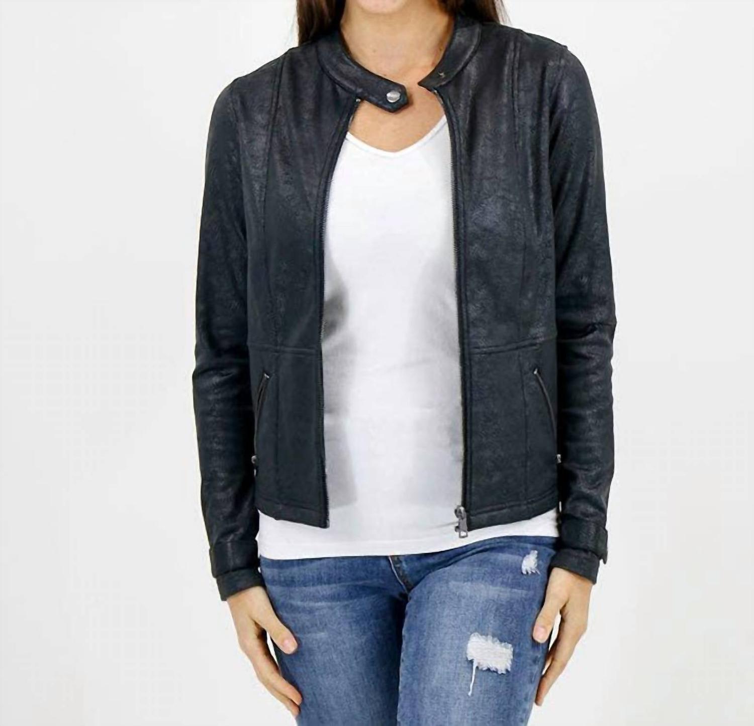 Черная кожаная куртка в стиле Cafe Racer Grace and Lace
Черная кожаная куртка в стиле Cafe Racer Grace and Lace