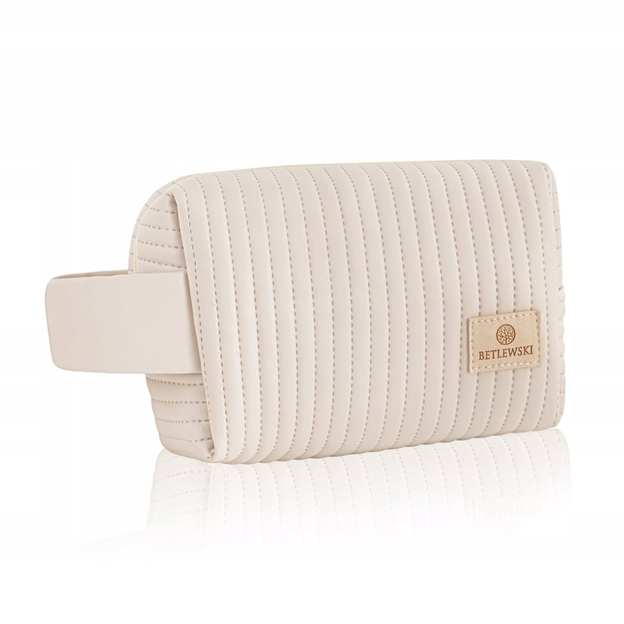 Стеганая косметичка Betlewski из экокожи бежевого цвета
Стеганая косметичка Betlewski из экокожи бежевого цвета