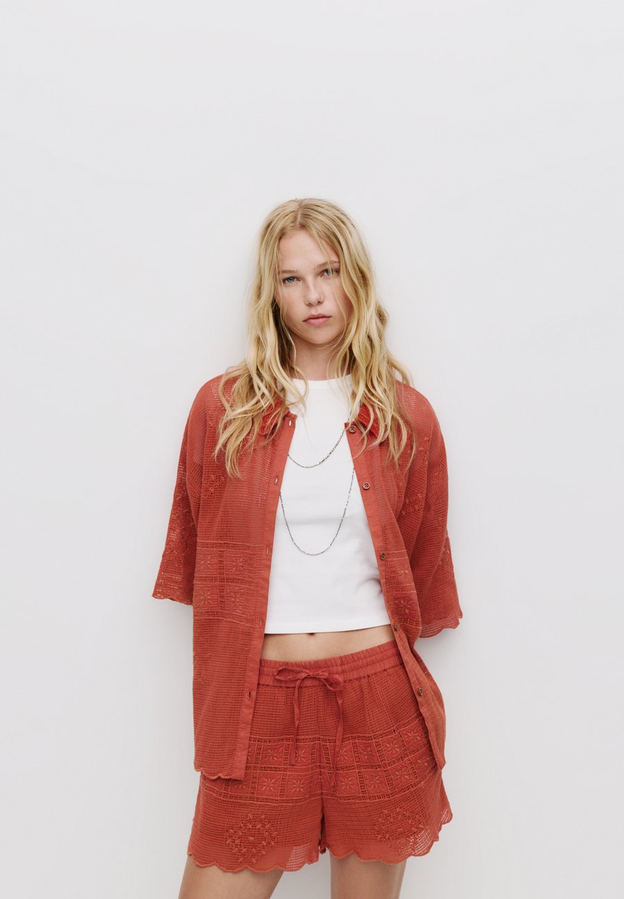 Шорты PULL&BEAR EMBROIDERED , Dark Red
Шорты PULL&BEAR EMBROIDERED , Dark Red