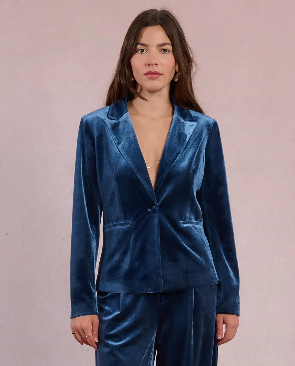Женский бархатный блейзер с воротником и лацканами Molly Bracken, синий
Женский бархатный блейзер с воротником и лацканами Molly Bracken, синий