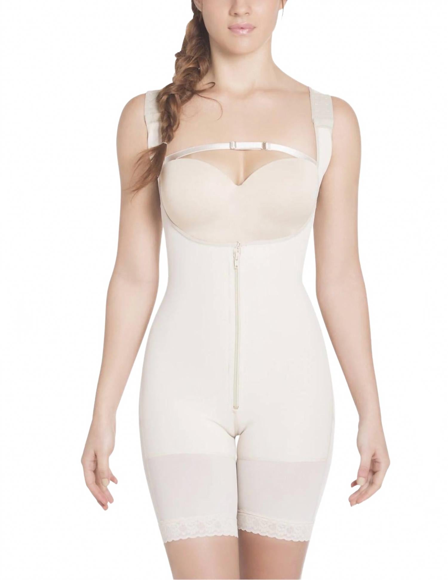 Боди с широкими бретелями длиной до середины бедра, утягивающее, бежевого цвета Siluets
Боди с широкими бретелями длиной до середины бедра, утягивающее, бежевого цвета Siluets