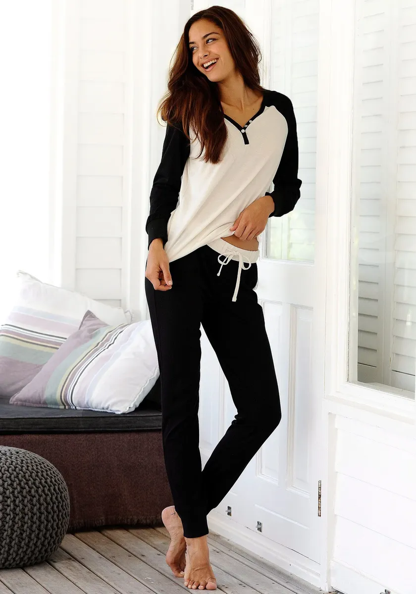 Пижама "Баффало" (2 шт.), с декоративными пуговицами Buffalo, черный
Пижама "Баффало" (2 шт.), с декоративными пуговицами Buffalo, черный