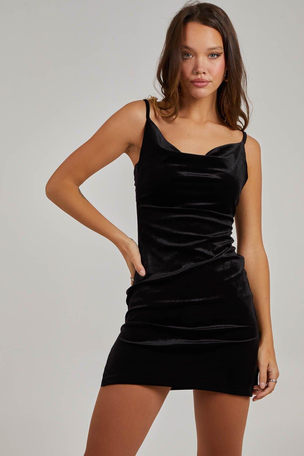 Мини-платье с воротником-хомутом и разрезом Pink Vanilla, черный
Мини-платье с воротником-хомутом и разрезом Pink Vanilla, черный