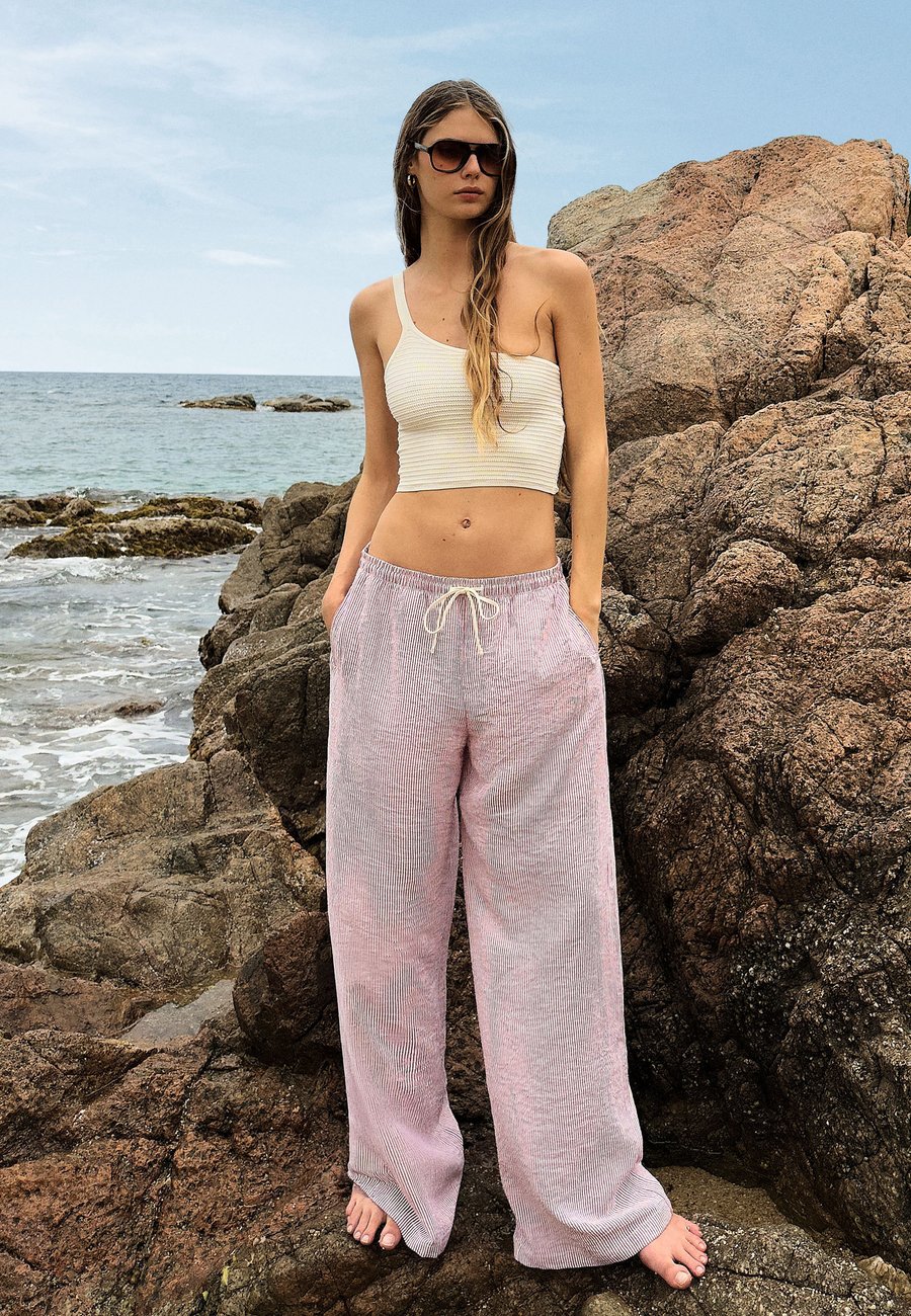 Брюки Bershka RUSTIC, Pink
Брюки Bershka RUSTIC, Pink