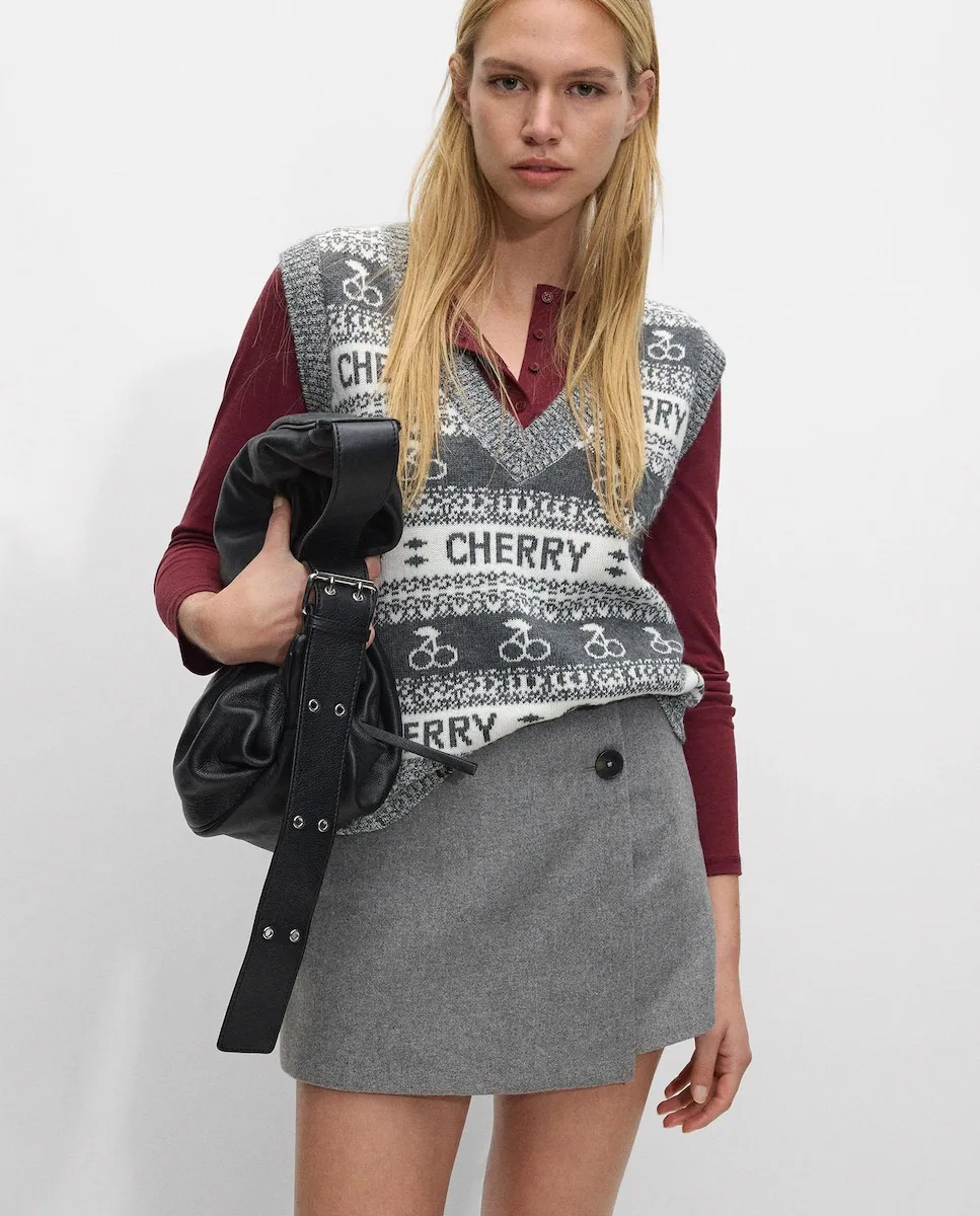 Женский вязаный жилет с новогодним принтом Parfois, серый
Женский вязаный жилет с новогодним принтом Parfois, серый