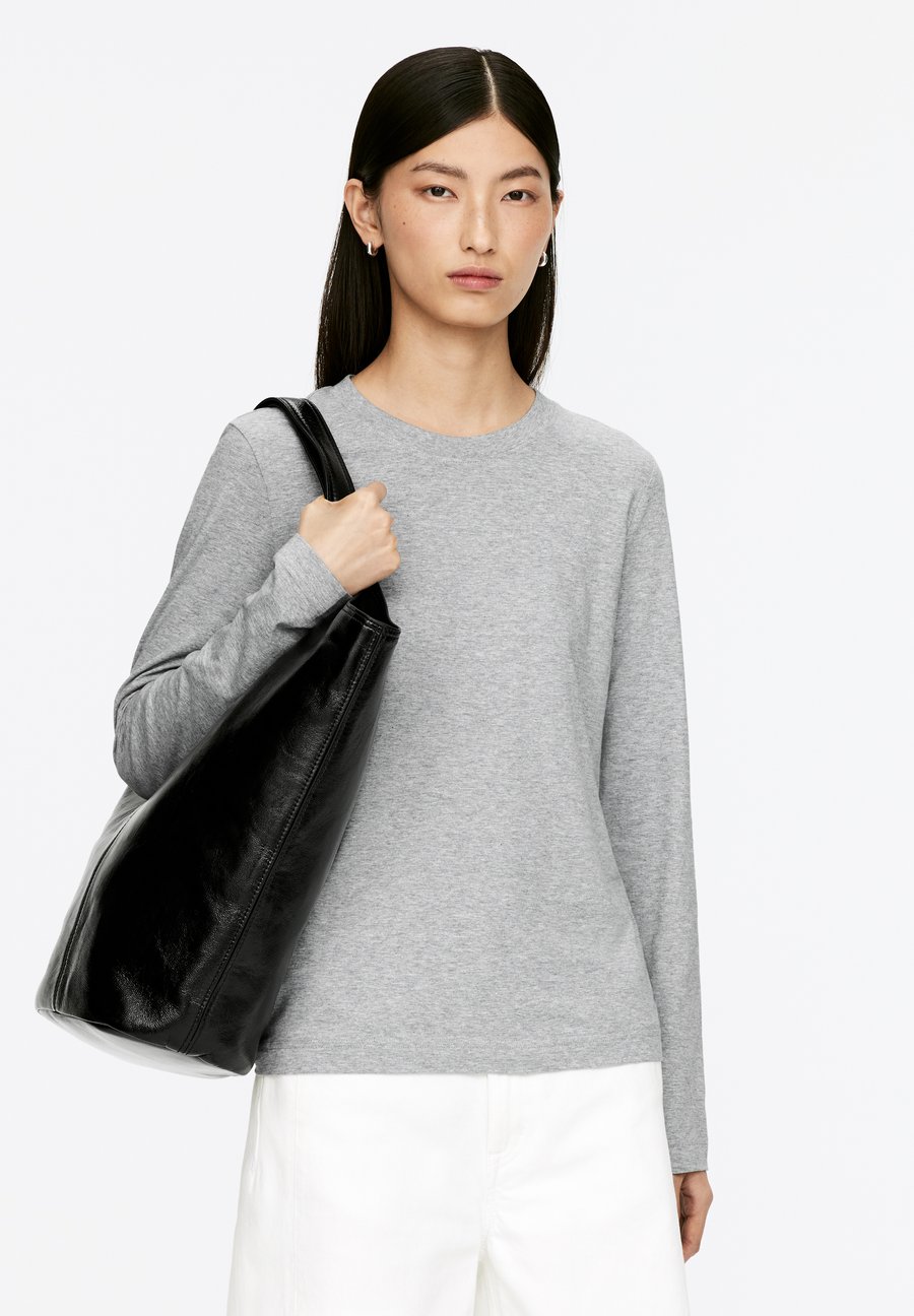 Топ ARKET IRIS SIGNATURE LONG-SLEEVE , Grey
Топ ARKET IRIS SIGNATURE LONG-SLEEVE , Grey