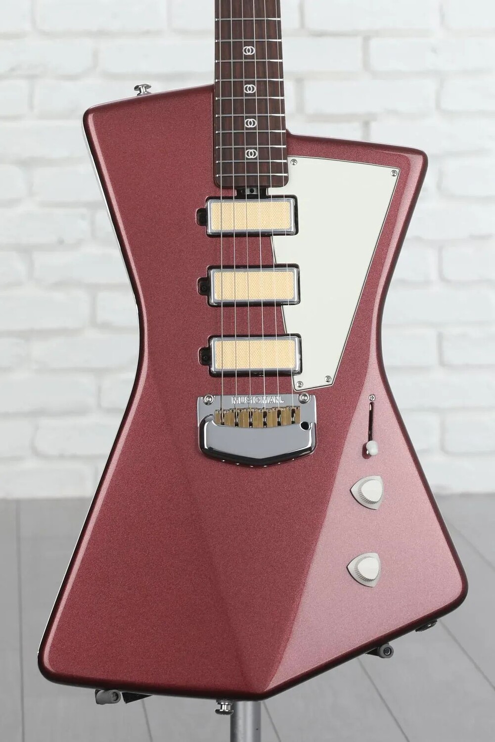 Электрогитара Ernie Ball Music Man St. Vincent Goldie, Velveteen
Электрогитара Ernie Ball Music Man St. Vincent Goldie, Velveteen