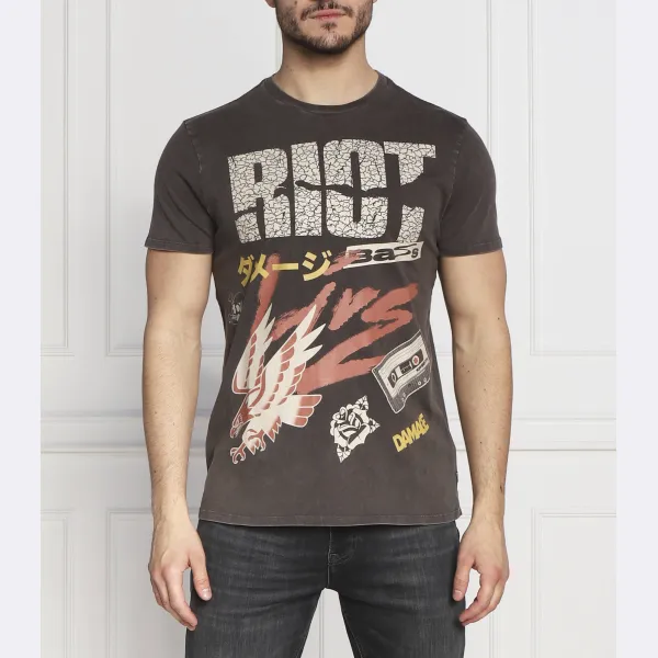 Футболка Riot Tour стандартного кроя Guess, черный
Футболка Riot Tour стандартного кроя Guess, черный