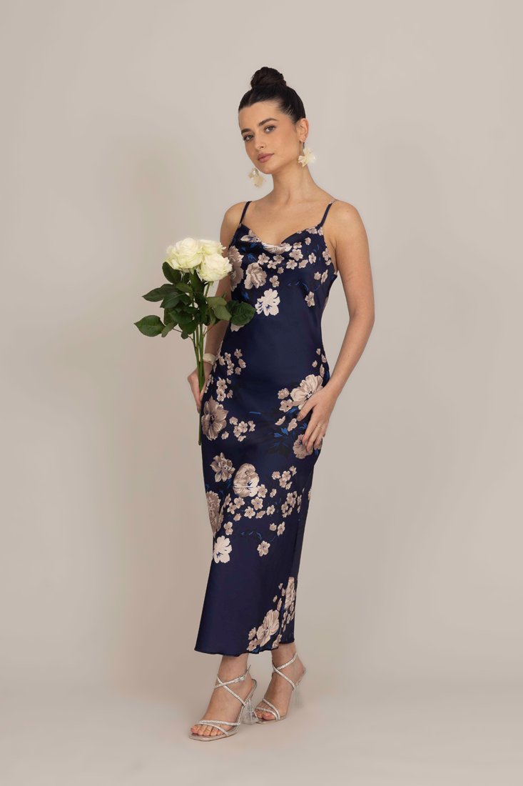 Платье WAL G PETITE CARA COWL NECK , Navy Print/Dark Blue
Платье WAL G PETITE CARA COWL NECK , Navy Print/Dark Blue