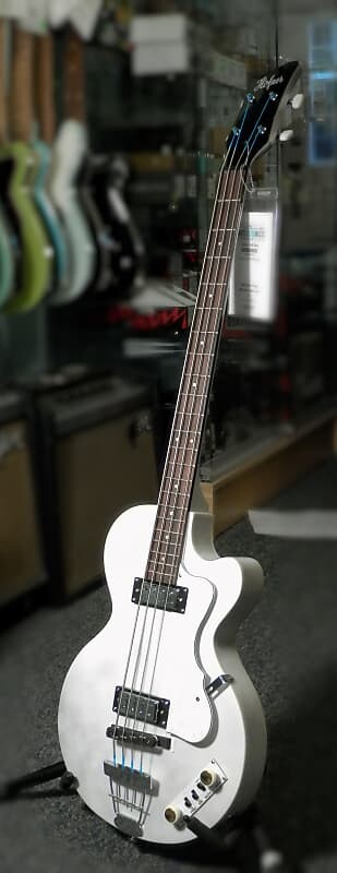 Басс гитара Hofner Ignition PRO Club Bass, Pearl White
Басс гитара Hofner Ignition PRO Club Bass, Pearl White