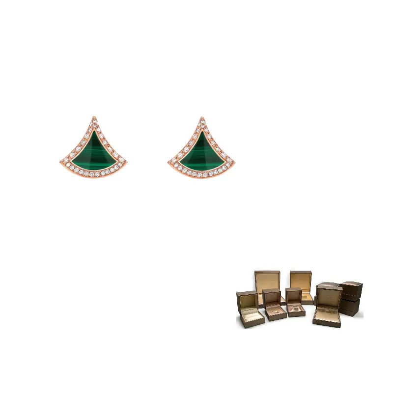 Bvlgari Серьги-гвоздики Divas' Dream Series из каратного золота, унисекс, зеленые, 1 пара
Bvlgari Серьги-гвоздики Divas' Dream Series из каратного золота, унисекс, зеленые, 1 пара