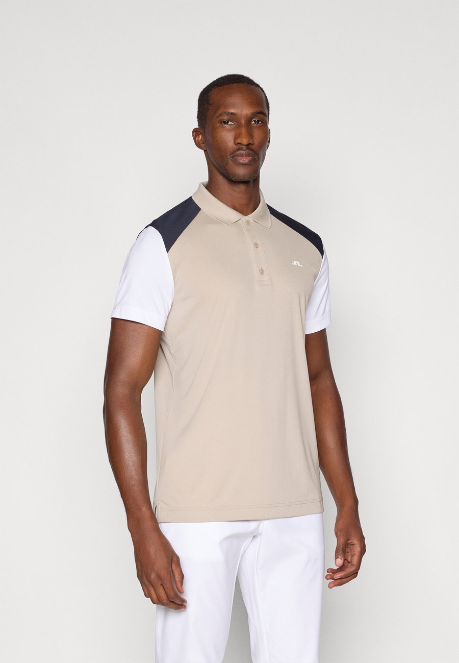 Поло J.LINDEBERG Sports BLOCK , String/Beige
Поло J.LINDEBERG Sports BLOCK , String/Beige