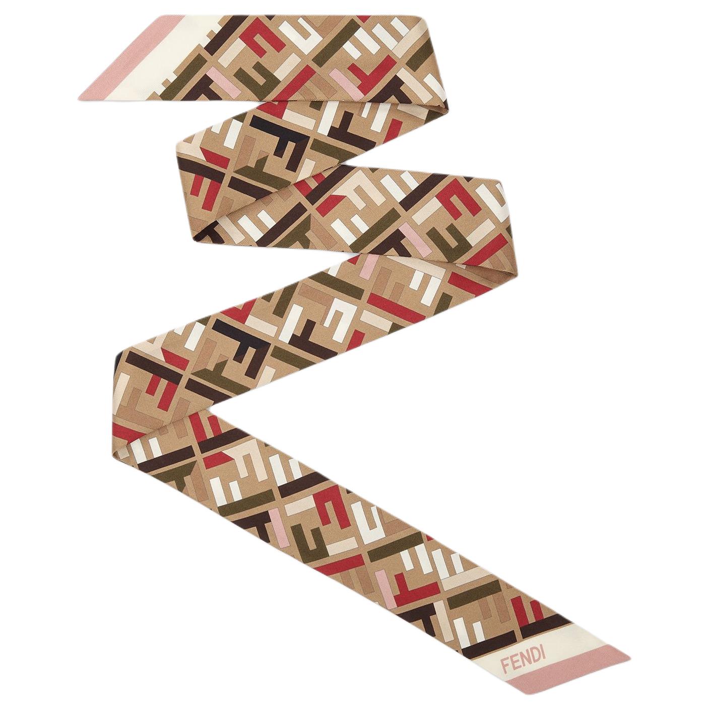 FENDI Шелковый шарф Mulberry для женщин, светло-коричневый
FENDI Шелковый шарф Mulberry для женщин, светло-коричневый