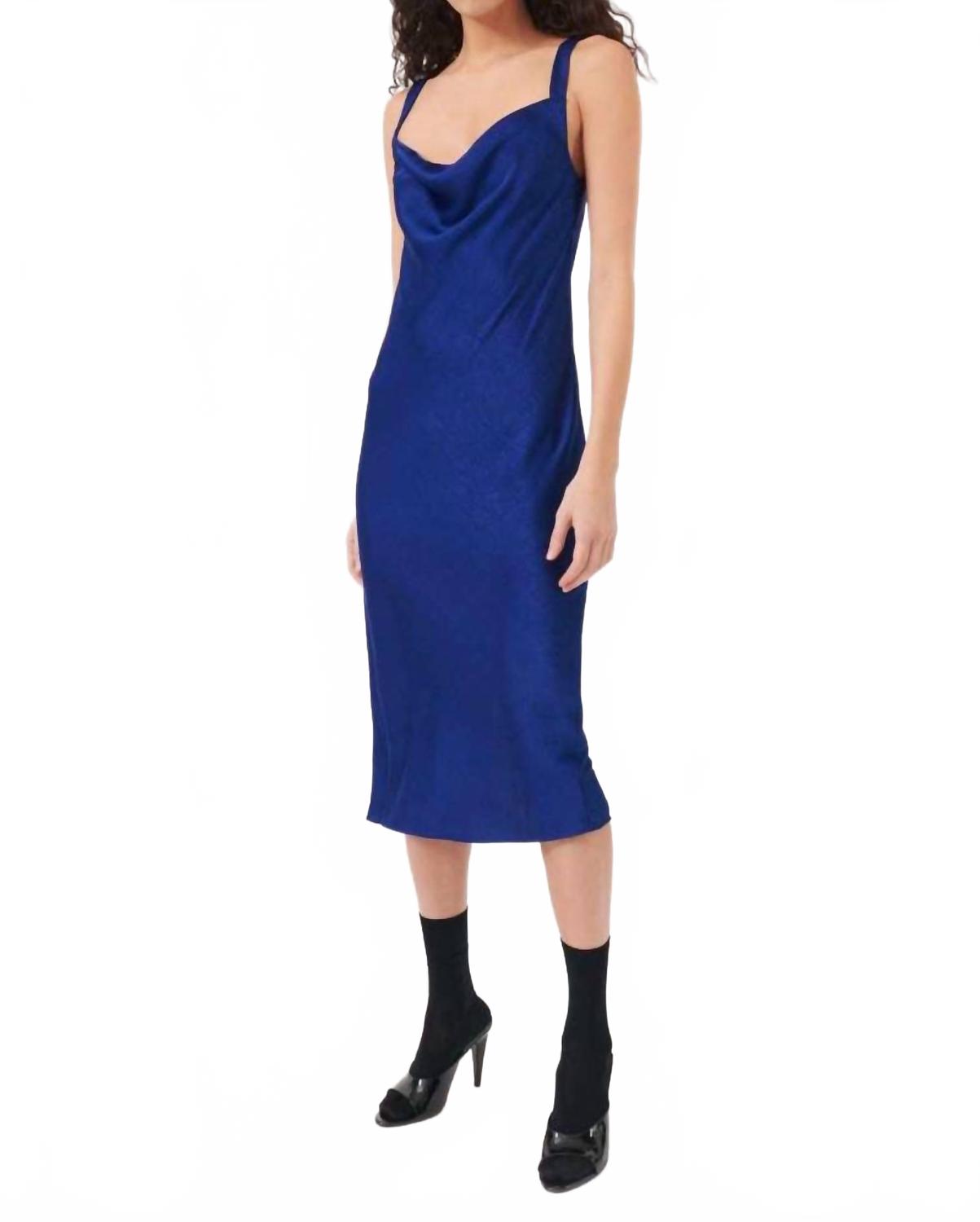 Платье Agamora миди в цвете Bellwether Blue BAUM UND PFERDGARTEN 
Платье Agamora миди в цвете Bellwether Blue BAUM UND PFERDGARTEN