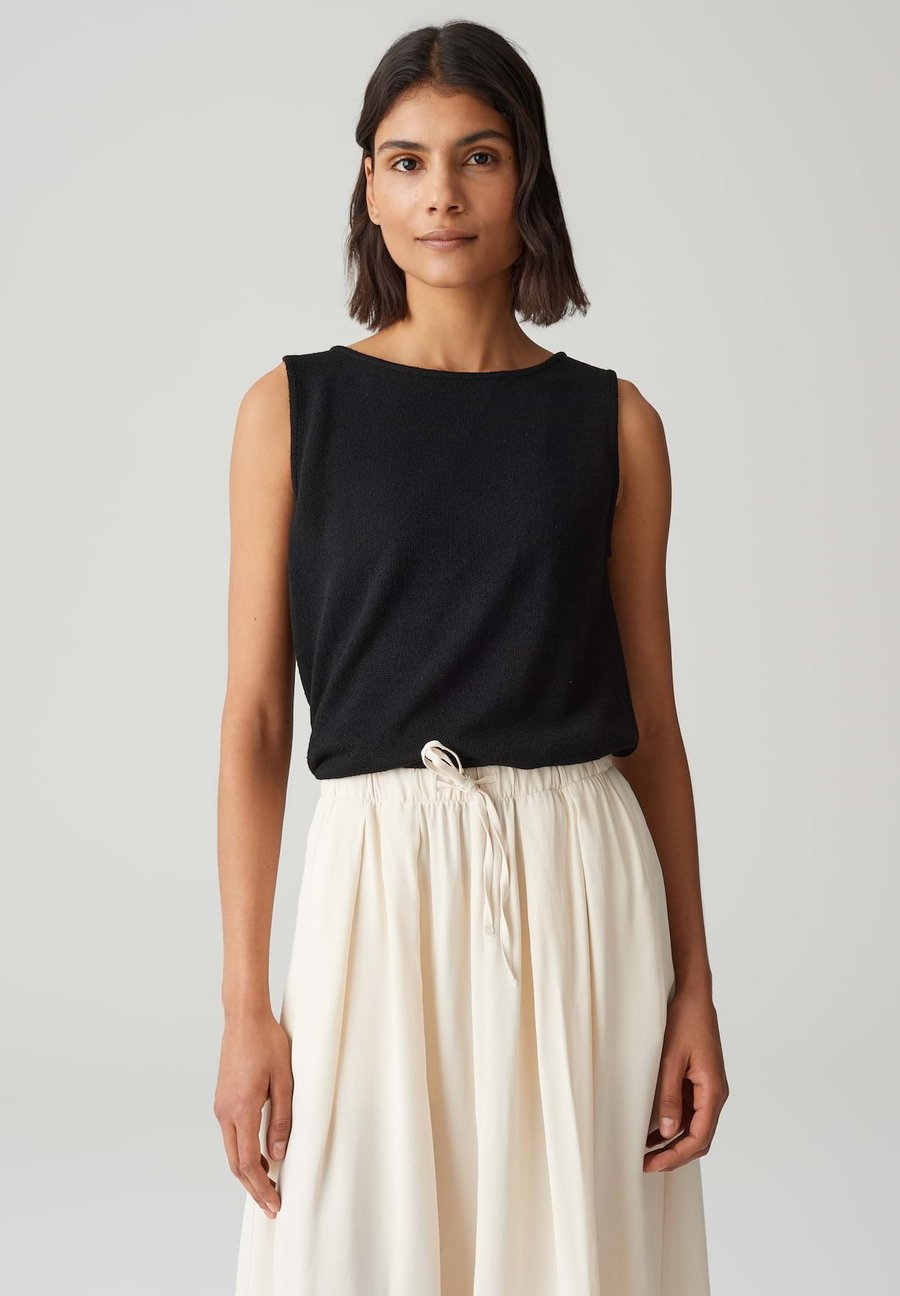 Топ OPUS LOOSE FIT, Black
Топ OPUS LOOSE FIT, Black