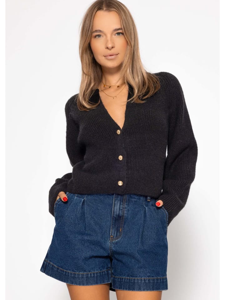 Черный кардиган с V-образным вырезом SASSYCLASSY
Черный кардиган с V-образным вырезом SASSYCLASSY