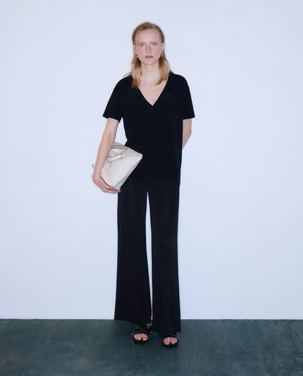 Женская футболка с коротким рукавом и V-образным вырезом Woman Limited El Corte Inglés, черный
Женская футболка с коротким рукавом и V-образным вырезом Woman Limited El Corte Inglés, черный