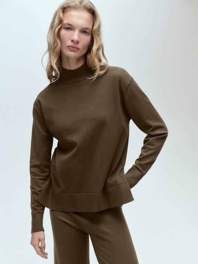 Джемпер vieira с высоким воротом Mango, хаки
Джемпер vieira с высоким воротом Mango, хаки