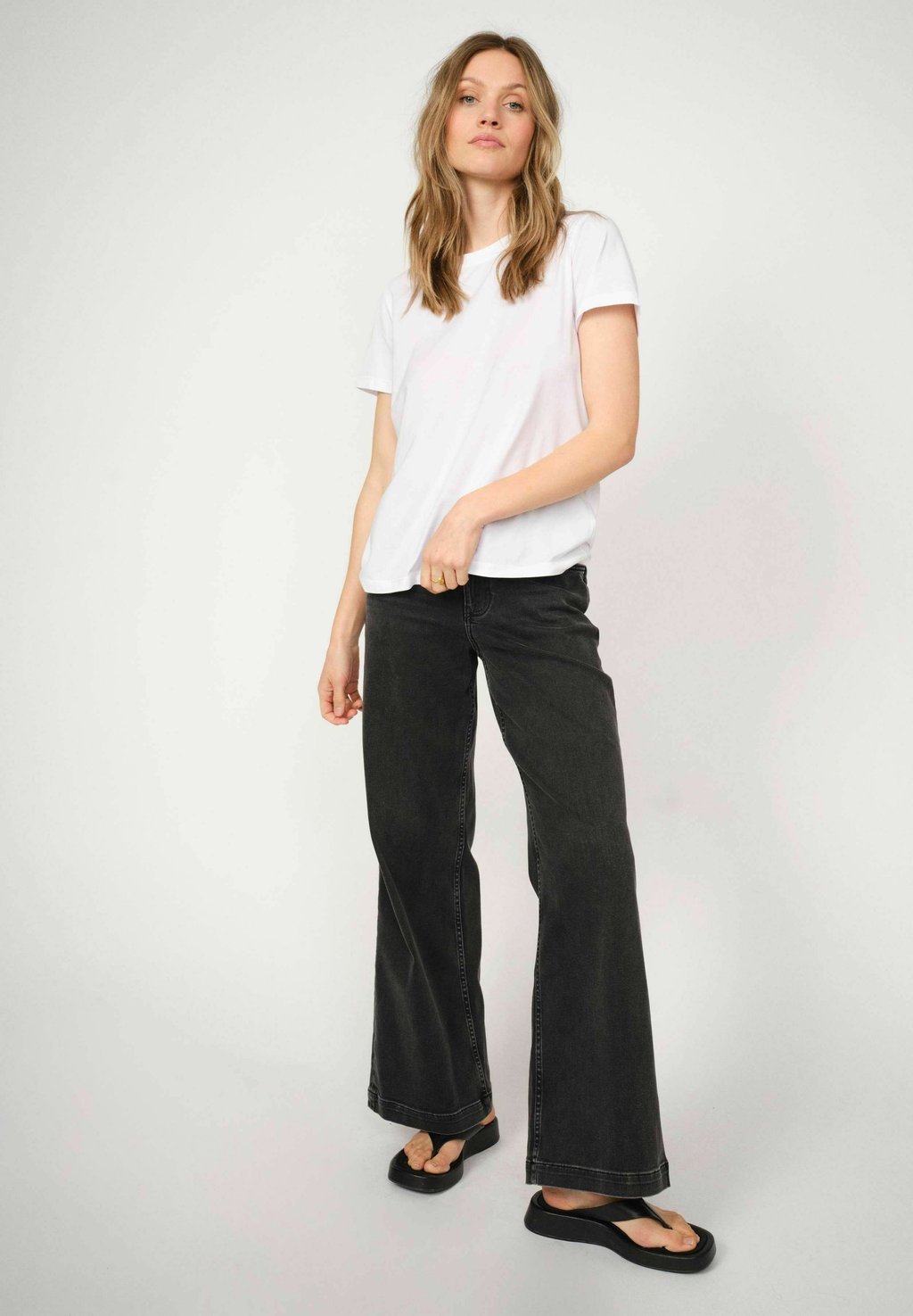 Расклешенные джинсы DELUXE Mos Mosh, антрацит
Расклешенные джинсы DELUXE Mos Mosh, антрацит