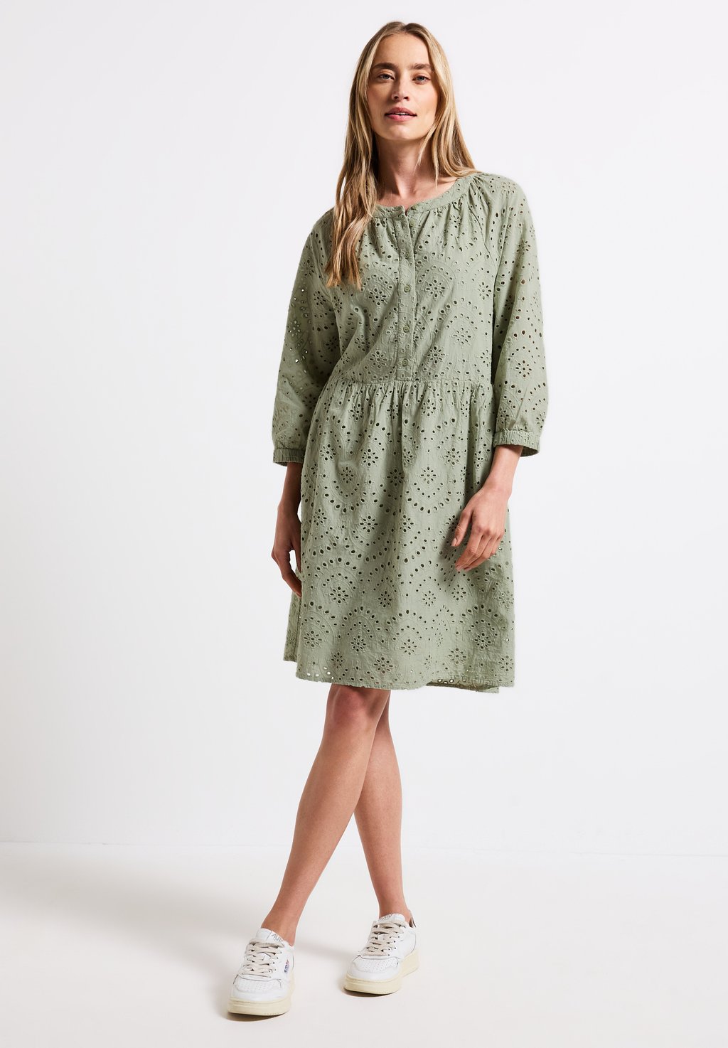 Повседневное платье MIT LOCHSTICKEREI Street One, оливковый
Повседневное платье MIT LOCHSTICKEREI Street One, оливковый