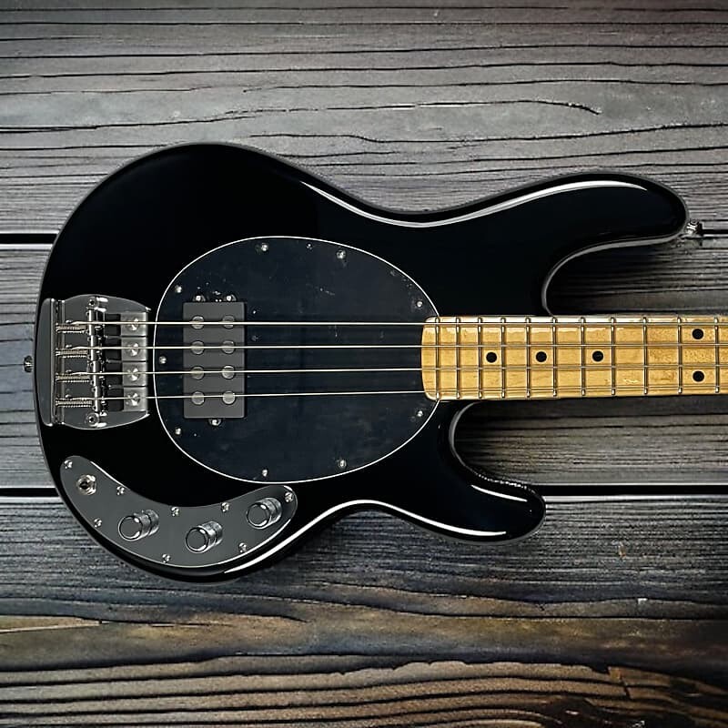 Басс гитара Ernie Ball Music Man StingRay 4 "70's Retro", Gloss Black / Maple
Басс гитара Ernie Ball Music Man StingRay 4 "70's Retro", Gloss Black / Maple
