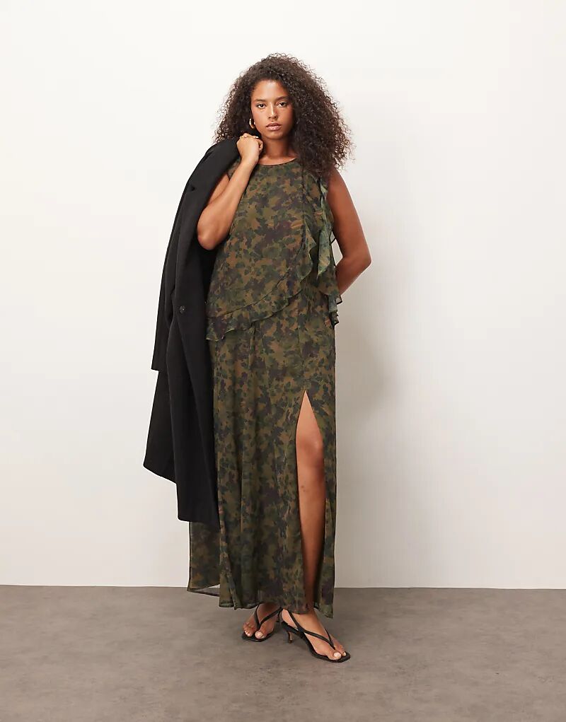 Платье-борцовка ASOS DESIGN Curve с оборками и зеленым абстрактным принтом
Платье-борцовка ASOS DESIGN Curve с оборками и зеленым абстрактным принтом