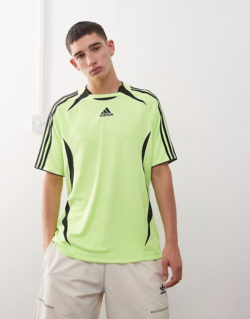 Ярко-зеленый/черный футболка Adidas Originals Teamgeist adicolor
Ярко-зеленый/черный футболка Adidas Originals Teamgeist adicolor