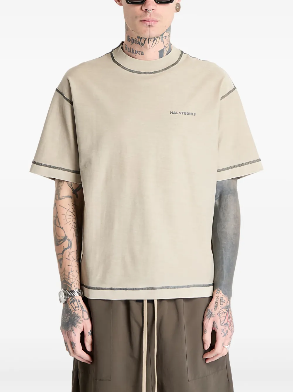 Футболка с контрастной строчкой Hal Studios, нейтральный
Футболка с контрастной строчкой Hal Studios, нейтральный