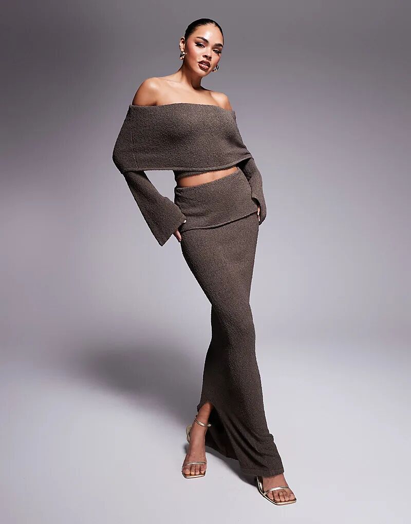 Комплект из трикотажного топа и макси-юбки Wanderdoll Yasmin шоколадного цвета
Комплект из трикотажного топа и макси-юбки Wanderdoll Yasmin шоколадного цвета