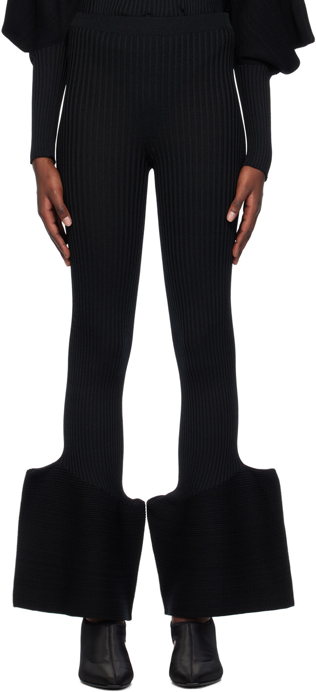 Черные брюки для отдыха Exuberance Issey Miyake
Черные брюки для отдыха Exuberance Issey Miyake