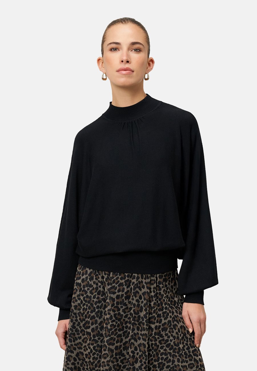 Джемпер zero MIT STEHKRAGEN, Black Beauty/Black
Джемпер zero MIT STEHKRAGEN, Black Beauty/Black