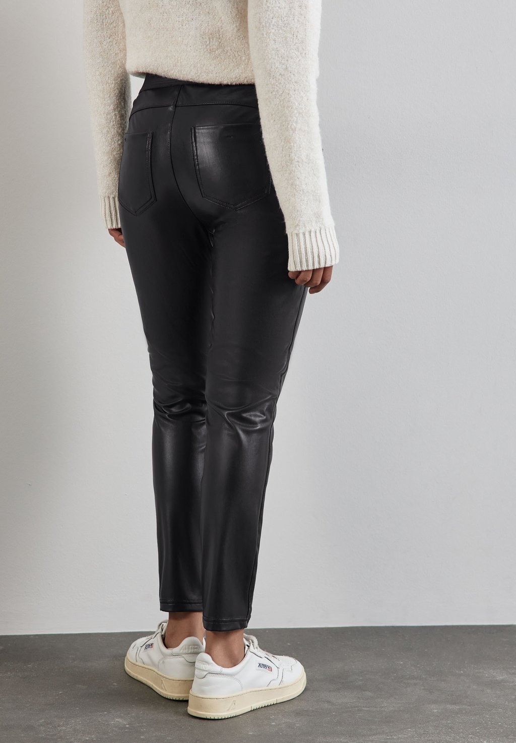 Брюки BESCHICHTETE Street One, черный
Брюки BESCHICHTETE Street One, черный