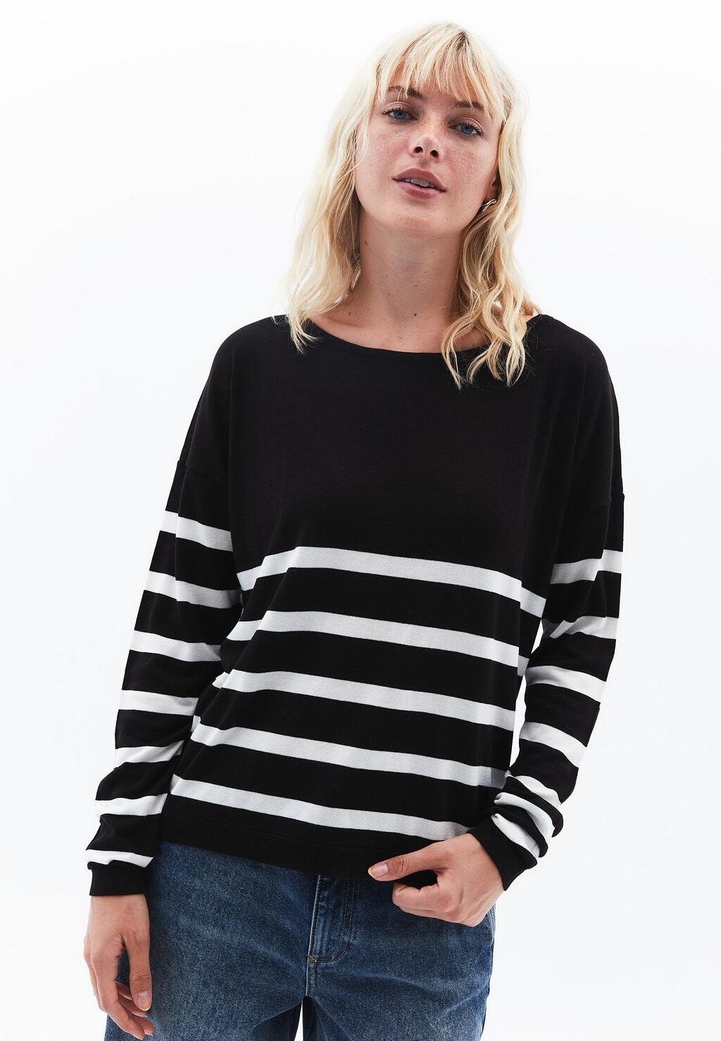 Джемпер MIT MODISCHEN STREIFEN OXXO, черный
Джемпер MIT MODISCHEN STREIFEN OXXO, черный