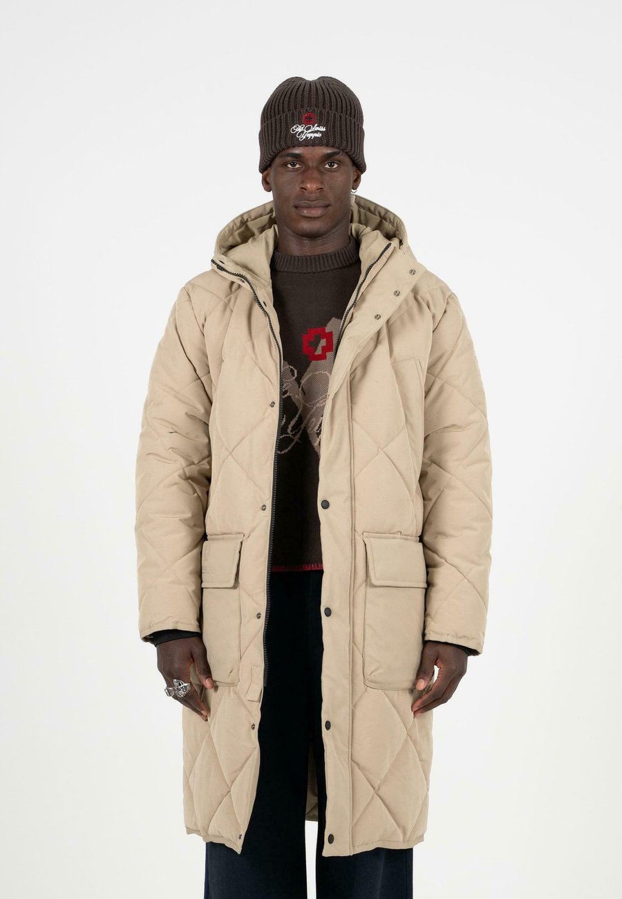 Пальто PROHIBITED THE SWISS YUPPIE, Sand
Пальто PROHIBITED THE SWISS YUPPIE, Sand