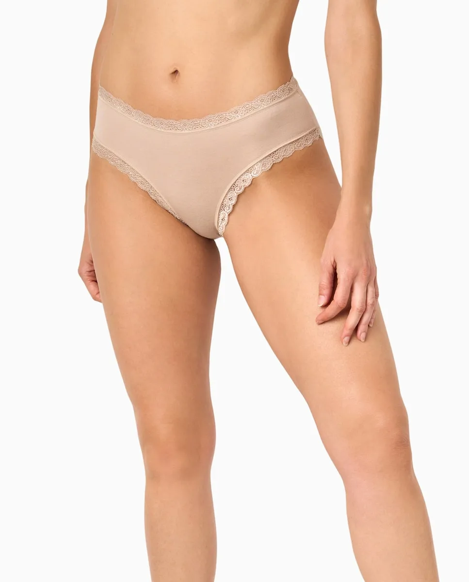 Высокие трусики с кружевными деталями Promise, бежевый
Высокие трусики с кружевными деталями Promise, бежевый