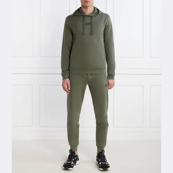 Спортивный костюм приталенного кроя Ea7, зеленый
Спортивный костюм приталенного кроя Ea7, зеленый