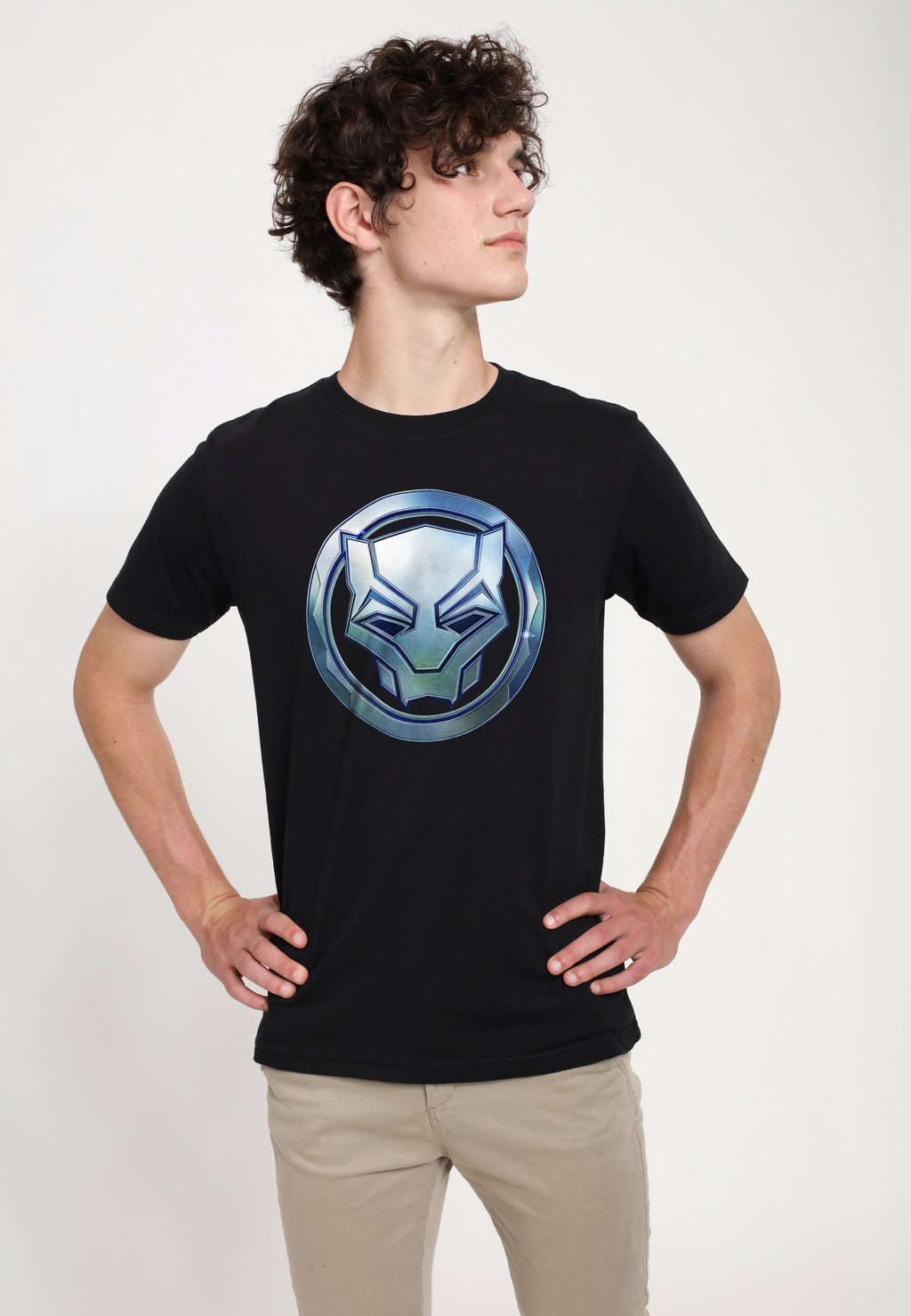 Футболка с принтом MARVEL BLACK PANTHER WAKANDA FOREVER BLACK PANTHER SIGIL METAL Marvel, черный
Футболка с принтом MARVEL BLACK PANTHER WAKANDA FOREVER BLACK PANTHER SIGIL METAL Marvel, черный