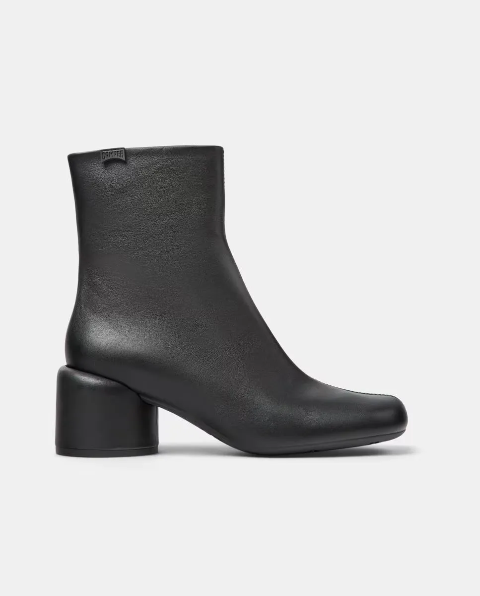 Кожаные женские ботинки на блочном каблуке Camper, черный 
Кожаные женские ботинки на блочном каблуке Camper, черный